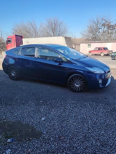 prius 20 kuza yan guzgu: Toyota Prius Hybrid – mavi rəng, 5 qapılı hetçbek. Mator nömrə — 3