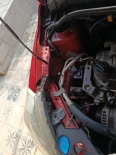 a6 audi: Nissan Tiida: 1.6 l | 2008 il Sedan — 5