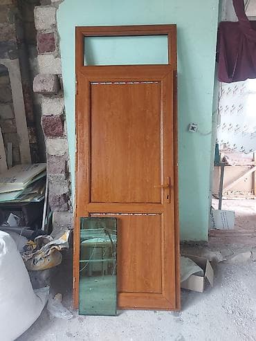 PVC qapı dəsti – taxta teksturalı, tünd palıd rəngində. - Material — 1