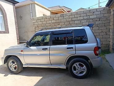 mitsubişi: Mitsubishi Pajero iO 2000 il 2 motor gümüş rəngli, 5 qapılı SUV. - — 4