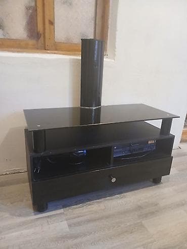 set mebel: Düz TV altlığı, Polkalı, Şüşəli — 1