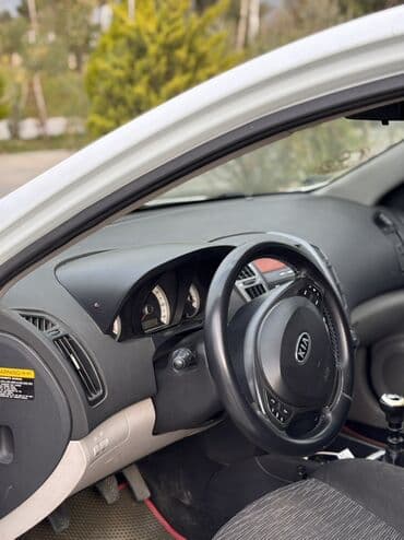 alatava 2 heyet evleri: Kia Ceed: 1.6 l | 2007 il Universal — 5