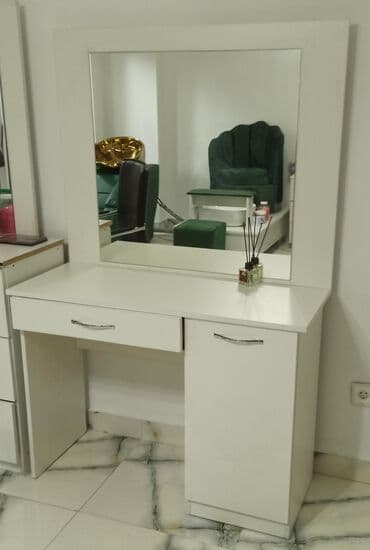 2 ci əl mebellərin satışı: Makiyaj üçün masa — 1