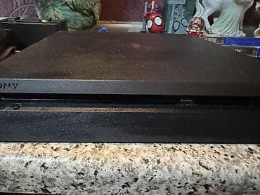 PS4 (Sony Playstation 4): Sony PlayStation 4 Slim komplekti • Konsol: PS4 Slim (Sony), qara — 3
