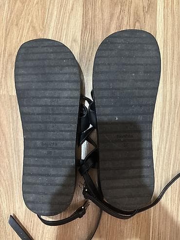 yaz basanoşkalar: Bershka qadın sandaleti - Rəng: qara - Ölçü: 36 (daxildə və altlıqda — 1
