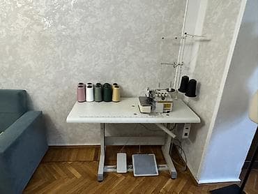 3 birinde printer: Sənaye overlok tikiş maşını – Yamata (4 iplik) Təsvir: - Yamata — 4