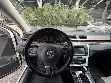 volkswagen passat 1: Volkswagen Passat (B7) sedan – ağ rəng, avtomat transmissiya. - Geniş — 1