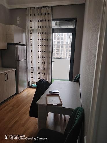 kiraye ev 250: Mənzilin təsviri: - Parlaq və geniş qonaq otağı: böyük pəncərələr — 2