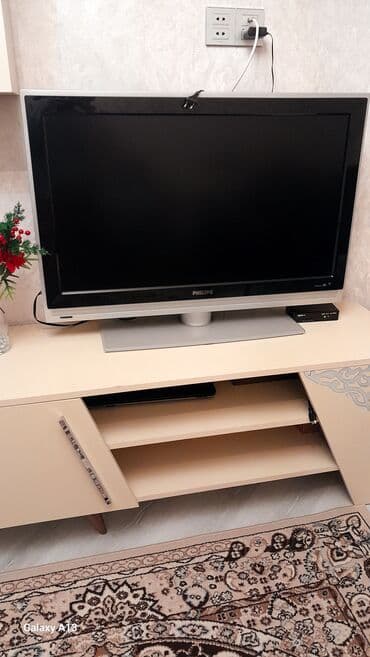 QAZ: Televizor Philips LCD 32" — 3