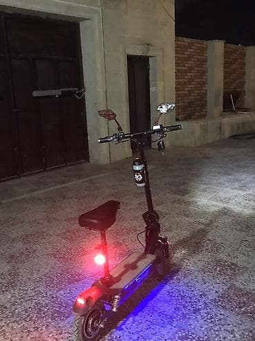 electro moto: Üdündə1,2 işiq qırılıb arğa təkər partlayıb hec bir problemi yoxdur — 3