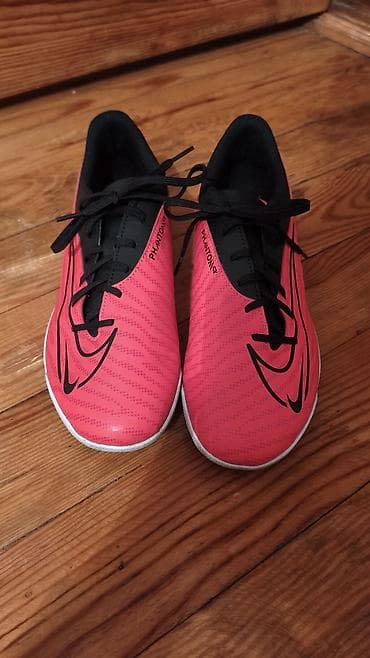 qırmızı makasin: Nike Phantom GX futbol kramponu – süni ot (TF) üçün ideal vezyetdedur — 3