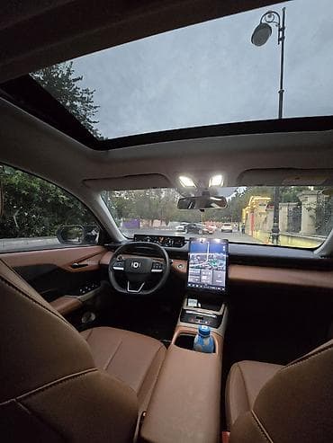 centra masin: Changan Qiyuan A05: 1.5 l | 2025 il 68500 km Sedan — 7