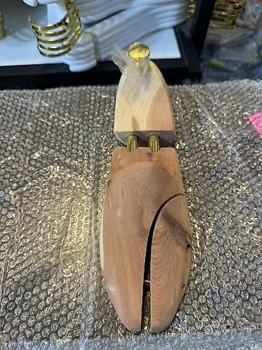 Бытовая химия: Təbii ağacdan ayaqqabı qəlibi (shoe tree). Ayaqqabının formasını — 1