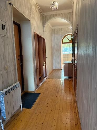 celilabadda kiraye evler: 26cı məhəllər 4/1 orta ev 3otaq stalinka kirayə verilir Evdə — 7