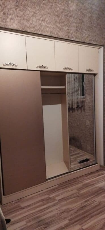 kupe şkaf: İşlənmiş, Kupe, 3 qapılı Düz dolab, Dolab-asılqan — 1