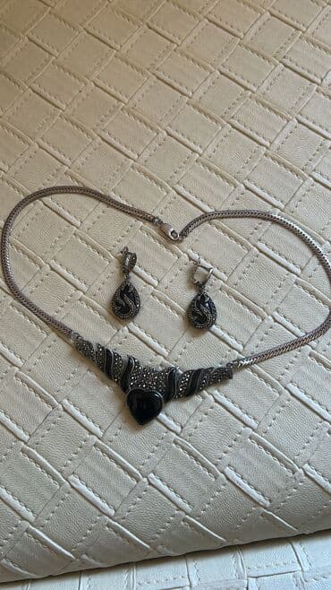 qolbaq gumuş: Dəstə daxildir: Boyunbağı, Sırğa, Gümüş — 1