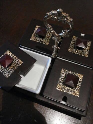 hesam qablari qiymeti: Tort və şiriniyyat qabı, rəng - Qırmızı, Keramika, Belçika — 2