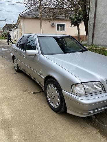 07 sekilleri cekmek: Mercedes-Benz C-Sinif sedan (W202), gümüşü rəng. - Kuzov: 4 qapılı — 5