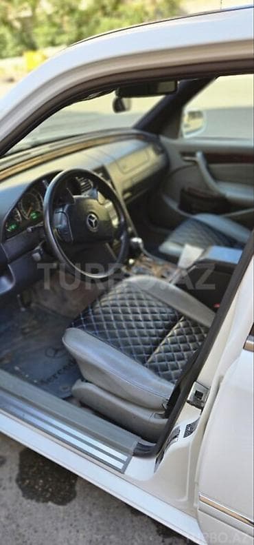 Продажа авто: Mercedes-Benz 230: 2.3 л | 1999 г. Седан — 6