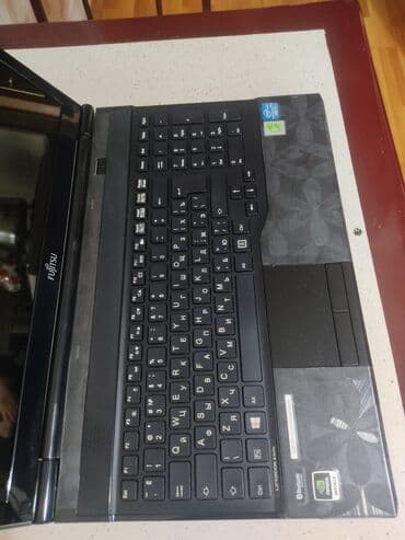 ASUS: Fujitsu Lifebook noutbuku - Model: Fujitsu Lifebook (korpusda çiçək — 2