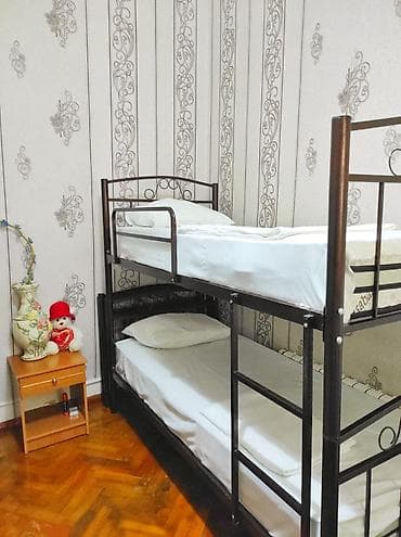 günlük kiraye: Kirayə üçün kiçik otaq – mərtəbəli çarpayı ilə - 2 nəfərlik dəmir — 5