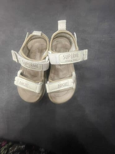 yazı formaları: Uşaq sandaleti - Rəng: bej/xaki tonlarında, ağ detal və yazılarla - — 3