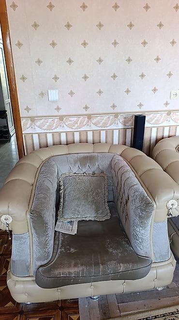 klassik divanlar: Qonaq otağı üçün yumşaq mebel dəsti - Tərkibi: 1 ədəd 3 yerlik divan — 2