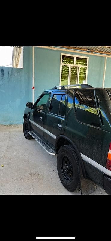 volta vs 1: Opel Frontera A – 5 qapılı SUV Texniki xüsusiyyətlər: - Yanacaq — 8