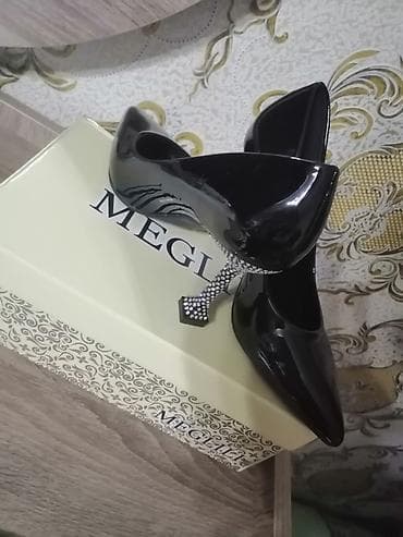 зеленые туфли: Brend: Meglili Quality Shoes YENİDİR Geyinilməyib Model: T-9916 Ölçü — 2