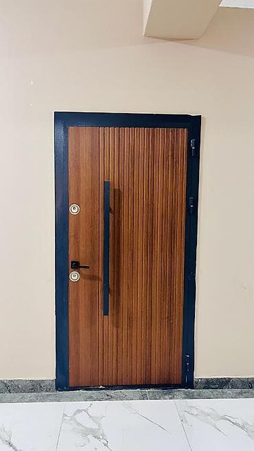 Satılır qapı 🚪 Ölçüləri: hündürlük 2.05 m, eni 90 sm Yaxşı