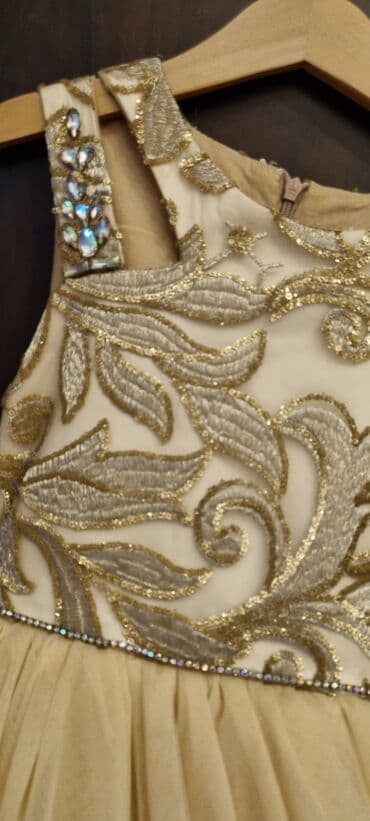 7 yaşlı qız üçün: 7-8 yash 
1defa geyinilib — 2