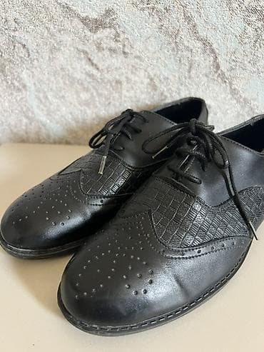 Qara rəngli klassik bağlamalı ayaqqabı - Stil: Broq üslubunda, ucluq — 3