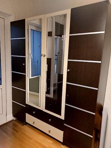 Dolab 100 azn.Unvan Varovski. Hündür dolab hündürlüyü 1.80sm, eni