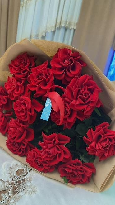 balzamin gulu: Qırmızı güllər buketi - Klassik qırmızı qızılgüllərdən ibarət zərif — 3