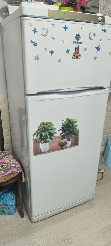 холодильник: Б/у 2 двери Indesit Холодильник Продажа, цвет - Белый — 1