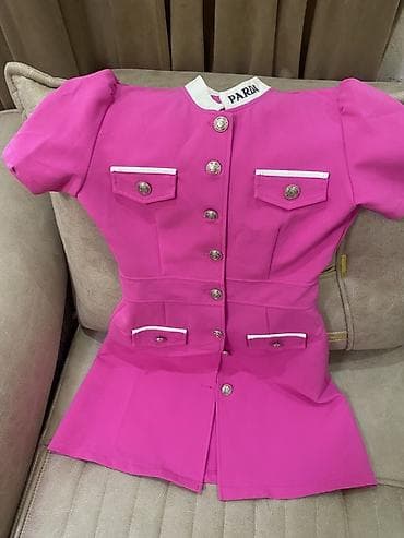 qısa donlar: Parlaq çəhrayı rəngdə qadın paltarı/jaket-kleid üslubu. - Qısa qol — 1