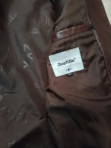 kamaz motor: ZhangYiXin kişi gödəkçəsi – qəhvəyi rəngdə, klassik motosiklet üslublu — 2