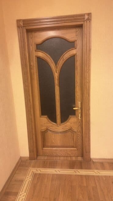 Taxta daxili qapı – dekorativ şüşəli modellə - Material: təbii ağac