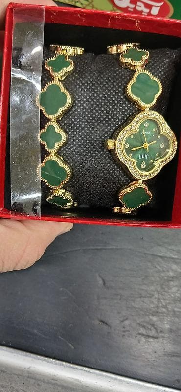 Yeni, Saat dəsti, rəng - Qızılı