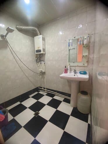 9 mkr kirayə evlər: 4 otaqli menzil sumqayit şeher 12ci mikrorayonda yerlesir,orta — 4