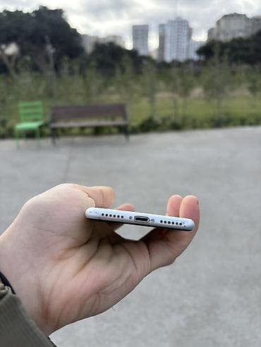 iphone xarab: IPhone SE 2020, 64 GB, Ağ, Qırıq — 5