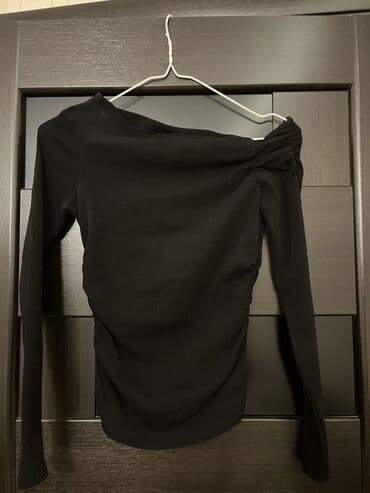 şüa eynəkləri: Zara asimetrik çiyin qara kofta 
Çiyni büzgülüdür - Geyilib — 2