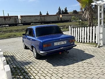 vaz 21015 şiti: Model: Lada (VAZ) 21011 Kuzov: sedan, 4 qapı Rəng: parlaq göy Nömrə — 6