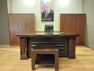 İşlənmiş, Müdir üçün, Kvadrat masa — 1