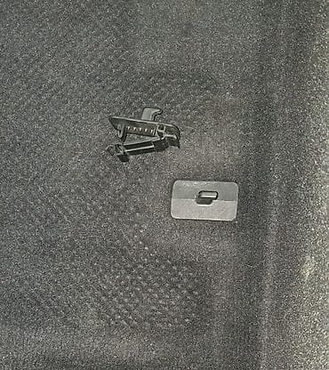 w124 arka stop: Hyundai və Kia üçün ayaqaltını yerində saxlayan kilid düyməsi - — 2