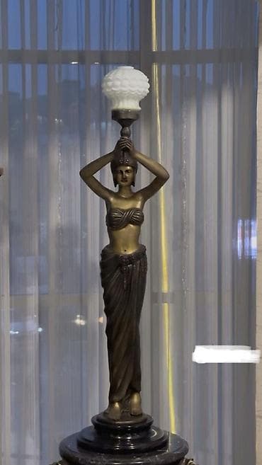 Latun heykəl-abajur cütü birinin qiymeti 2500 - Dizayn: Ellərini