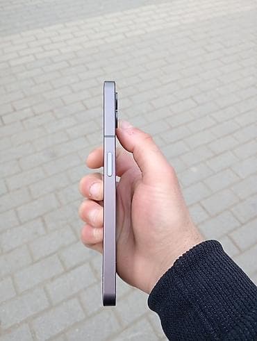 telfon samsuq: Nothing Phone 1 – şəffaf arxa dizayn və Glyph işıq zolaqları ilə — 3