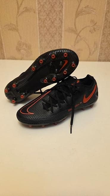 Nike Phantom kramponları 35ölçü - Rəng: qara, narıncı detallar və — 1