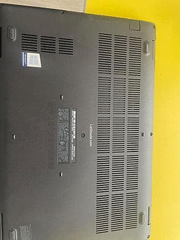 Dell Latitude 5400 noutbuku Xüsusiyyətlər: - Ekran: 14" mat panel