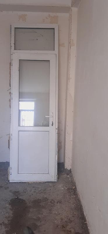 İşlənmiş Plastik qapı Zamok ilə, Zəmanətsiz, Ünvandan götürmə — 1
